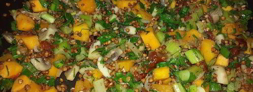 гречка, томленая с тыквой, грибами, сельдереем и вялеными томатами. Шаг 7