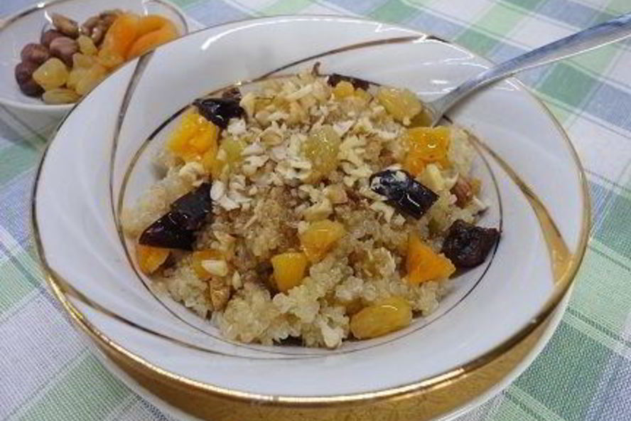 Рецепт каши из киноа с орехами и сухофруктами