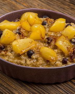 Каша из киноа с соте из груш