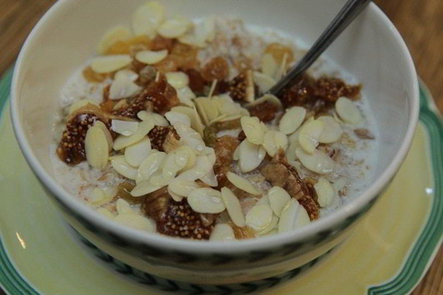 Рецепт каши с отрубями, миндалем и сухофруктами