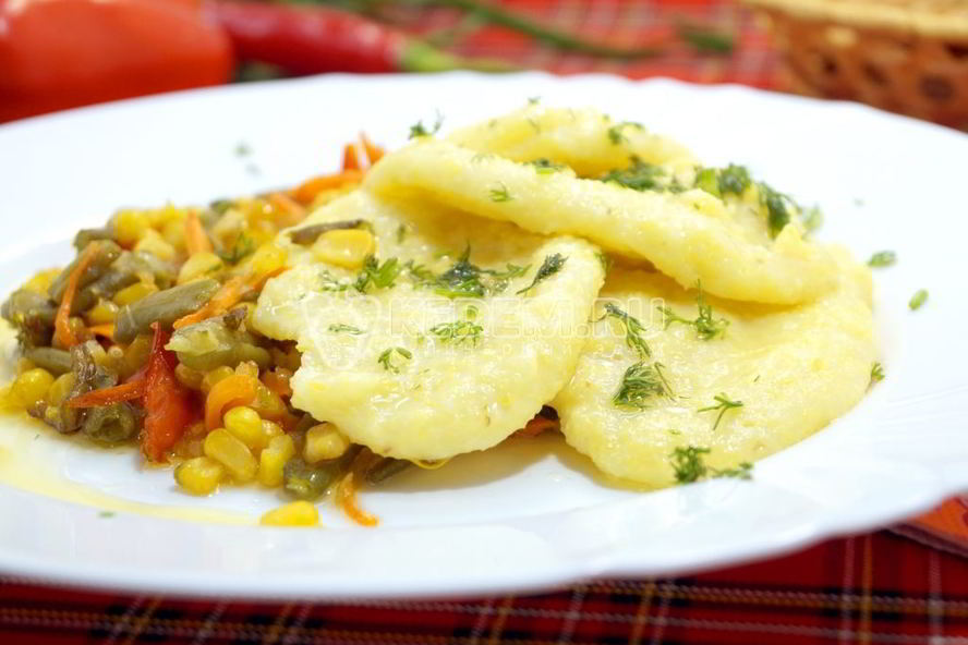 Рецепт кукурузной поленты с овощами