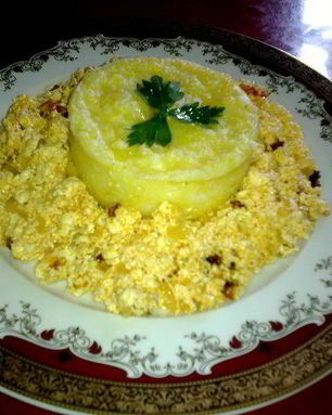 Мамалыга с жареным адыгейским сыром