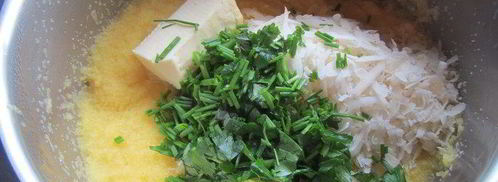 полента с грибами, свежими травами и пармезаном. Шаг 3