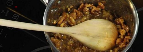 гурьевская каша с орехами, фруктами и изюмом. Шаг 4