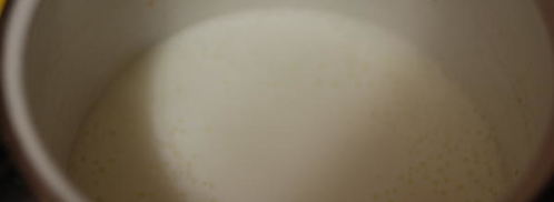 манная каша на молоке с желтком. Шаг 3