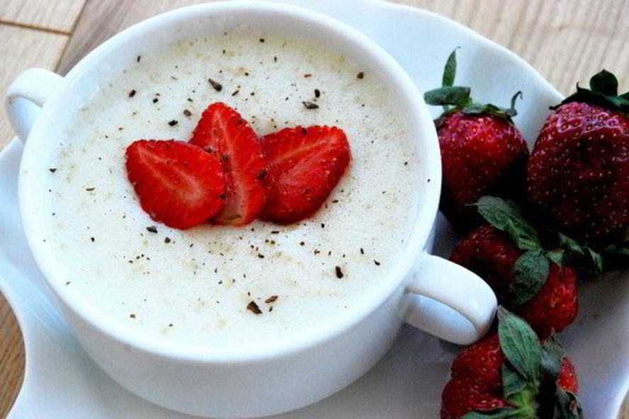 Рецепт манной каши на сливках с клубникой