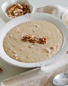 Манная каша с орехами в мультиварке