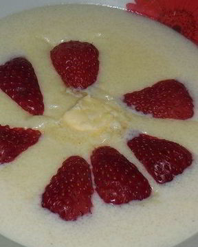 Вкусная манная каша на молоке