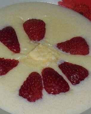 Вкусная манная каша на молоке