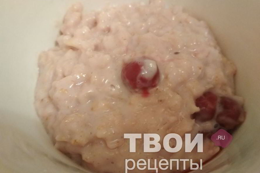Рецепт овсяной каши на молоке с вишней