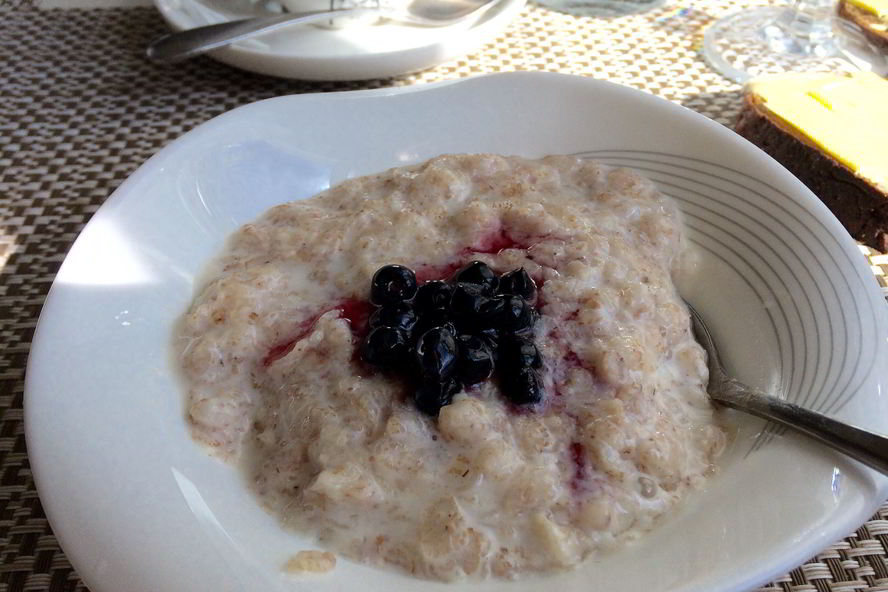 Рецепт овсяной каши с черникой и апельсиновой цедрой