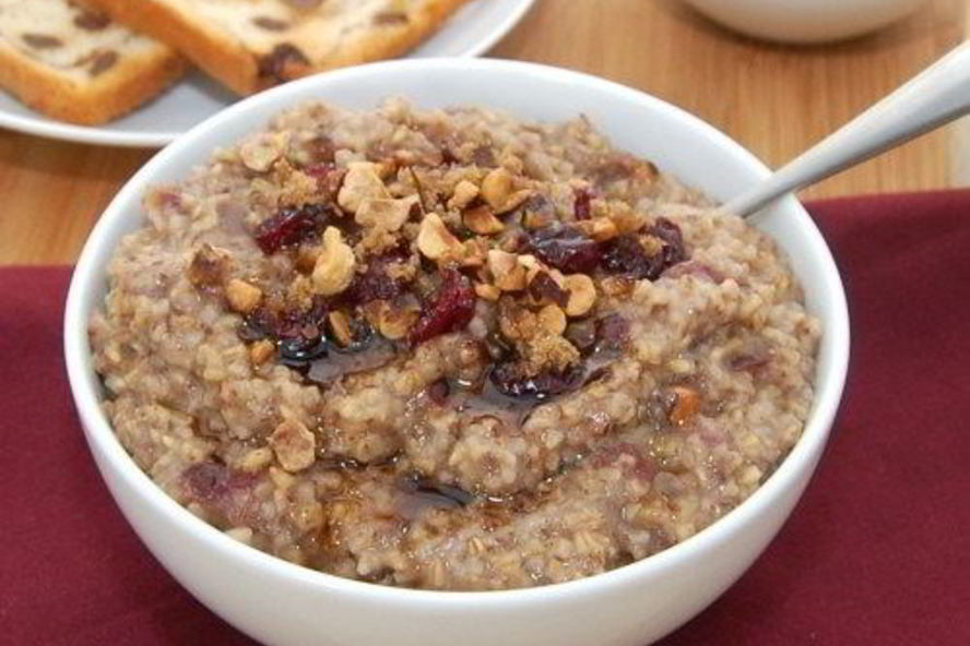 Рецепт овсяной каши с сушеной вишней и фундуком