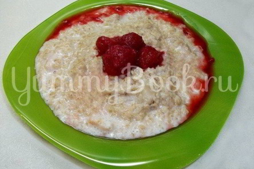 Рецепт овсяной каши с яблоками, грецкими орехами и клубникой