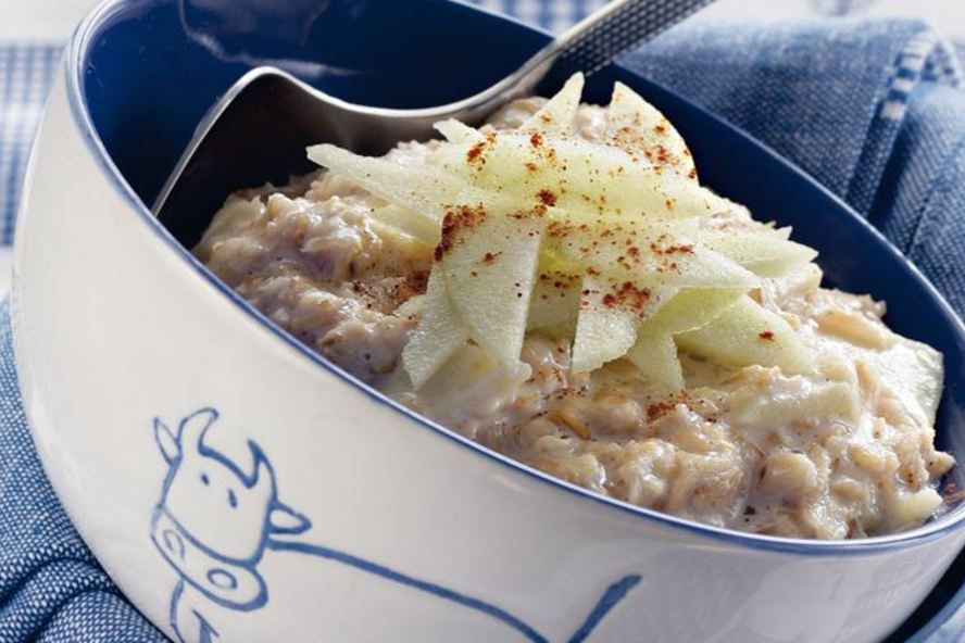 Рецепт овсяной каши с яблоками и корицей