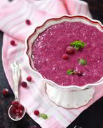 Взбитая овсяная каша с ягодами