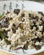 Перловая каша с грибами в горшочке