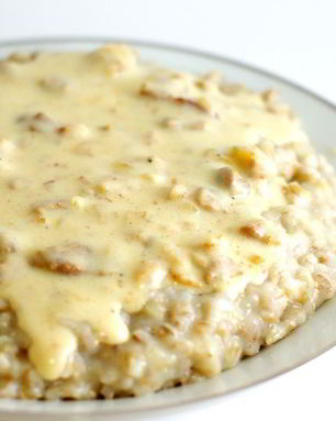 Перловка с соусом