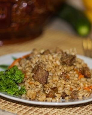Перловка в духовке в горшочке с мясом говядины
