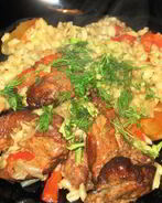 Перловка в горшочке с курицей