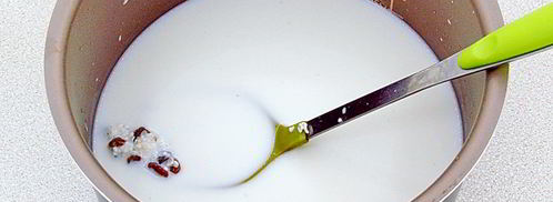 рисовая каша на молоке с изюмом. Шаг 3