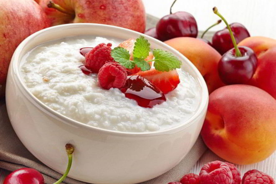 Рецепт рисовой каши с фруктами и вишневым джемом