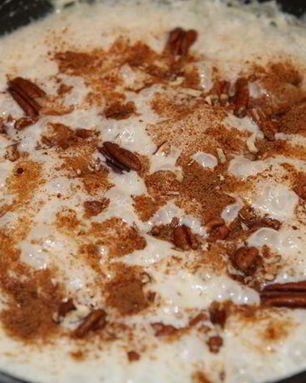 Рисовая каша с корицей и орехами пекан