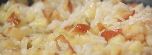 рисовая каша с жареным яблоком и кремом из манго. Шаг 5