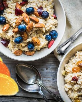 Ячневая каша на молоке для ребенка