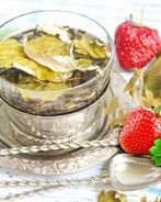 Чай из сушеных листьев малины, клубники и смородины