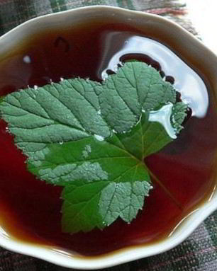 Чай татарский со смородиной и медом