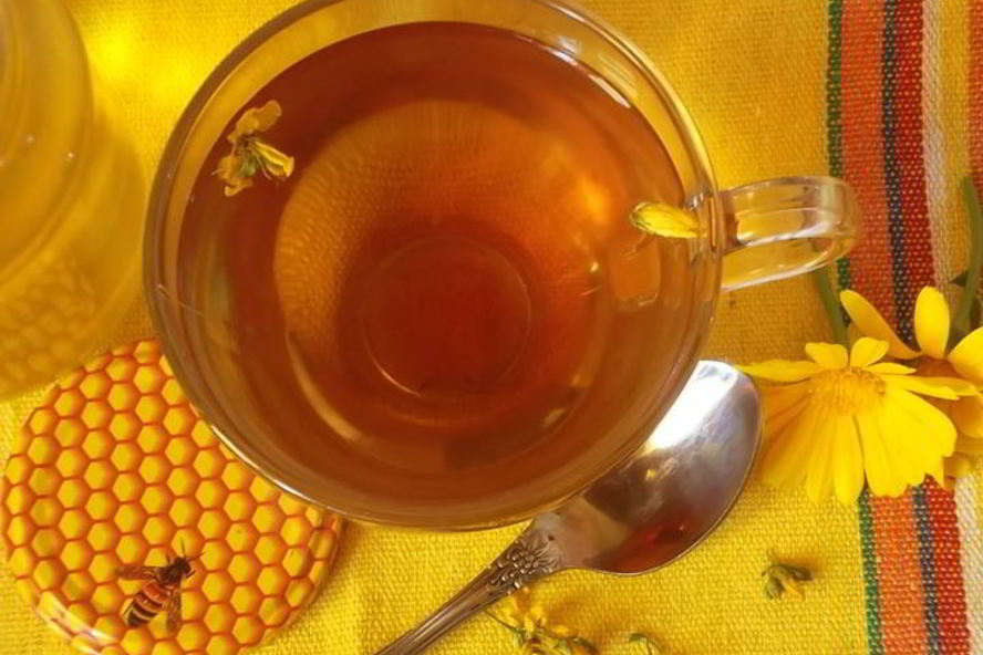 Рецепт травяного чая с мелиссой и зверобоем