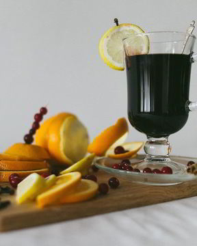 Глинтвейн с фруктами и специями