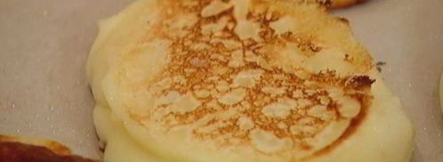 кефирные оладушки с кленовым сиропом. Шаг 5