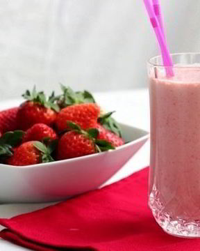 Коктейль с клубникой