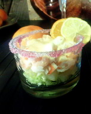 Коктейль из морепродуктов с розовым соусом