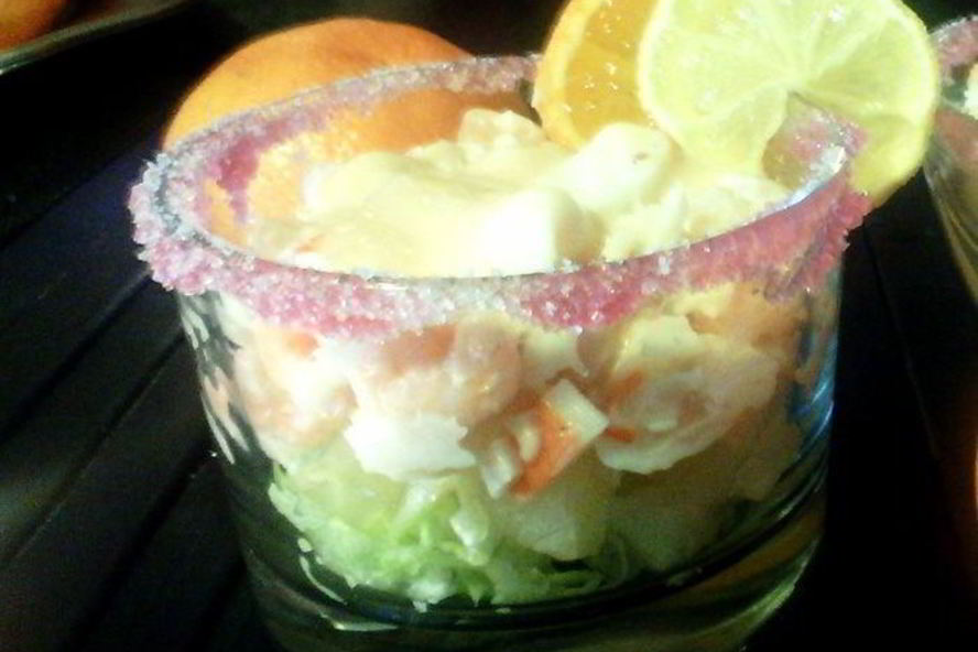 Рецепт коктейля из морепродуктов с розовым соусом