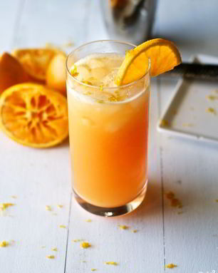 Алкогольный коктейль с апельсиновым соком