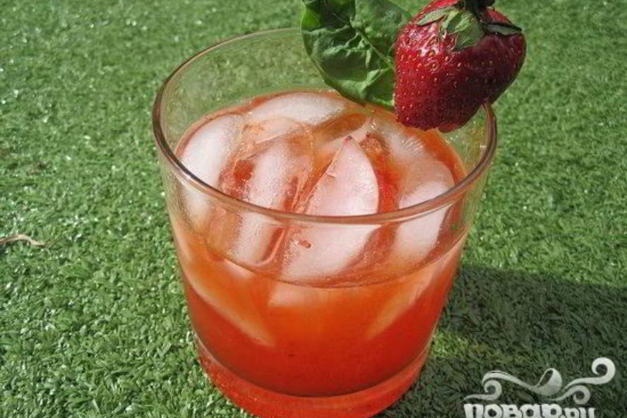 Рецепт клубничного коктейля с базиликом