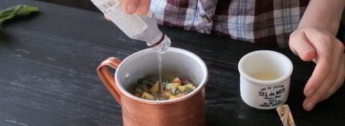 коктейль московский мул с персиком и базиликом. Шаг 3