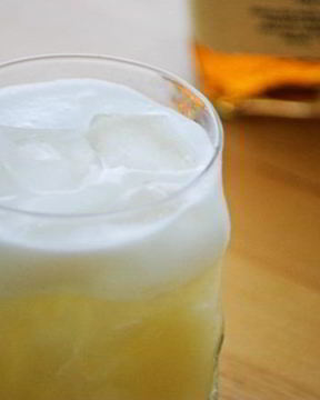 Коктейль со свежим яйцом