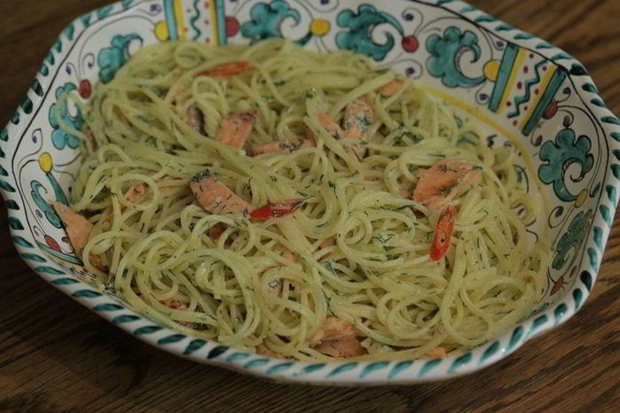 Рецепт спагетти с копченой форелью и джином