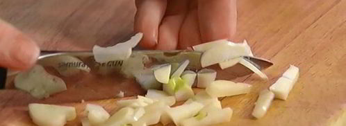 спагетти с копченой форелью и джином. Шаг 3