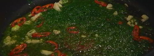 спагетти с копченой форелью и джином. Шаг 6