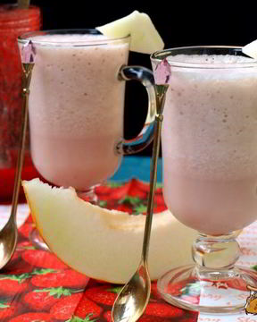 Дынно-клубничный коктейль