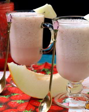 Дынно-клубничный коктейль