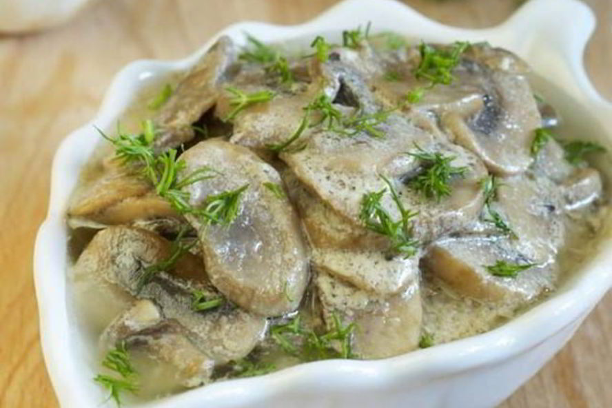 Рецепт грибов с вином и сметаной