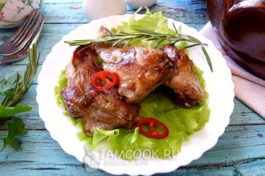 Рецепт кролика с вином и пряными травами в духовке