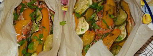 запеченная в кармашках форель с вином и овощами. Шаг 10