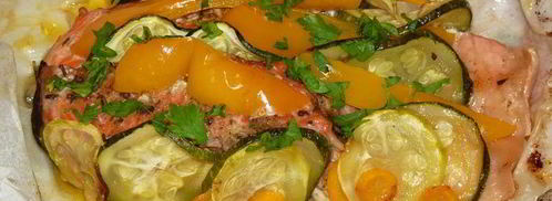 запеченная в кармашках форель с вином и овощами. Шаг 11