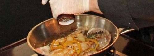 морская рыба фламбе с виски и грушей. Шаг 13